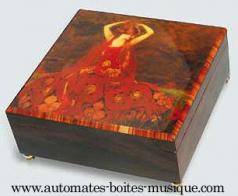 Bo&icirc;tes &agrave; bijoux musicales avec photo Bo&icirc;te &agrave; bijoux musicale avec photo : bo&icirc;te &agrave; bijoux musicale "Femme &agrave; la robe rouge"
