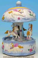 Carrousels musicaux miniatures en polystone Carrousel musical miniature en polystone : carrousel musical avec licornes