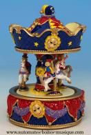 Carrousels musicaux miniatures en polystone Carrousel musical miniature en polystone : carrousel musical avec bouffons