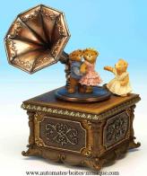 Ours automates musicaux Ours automates musicaux : ours automates sur un gramophone