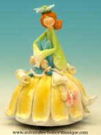 Bo&icirc;tes &agrave; musique avec personnages Bo&icirc;te &agrave; musique avec fille et fleurs