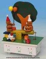 Jouets musicaux en bois Jouet musical en bois : jouet musical avec ours sur une balan&ccedil;oire