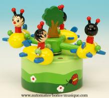 Jouets musicaux en bois Jouet musical en bois : jouet musical avec man&egrave;ge de coccinelles