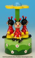 Jouets musicaux en bois Jouet musical en bois : jouet musical avec man&egrave;ge de coccinelles