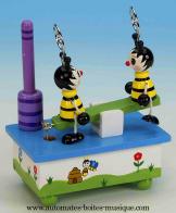 Jouets musicaux en bois Jouet musical en bois : jouet musical abeilles sur une balan&ccedil;oire