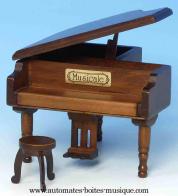 Instruments de musique miniature en bois Instrument de musique miniature : bo&icirc;te &agrave; musique avec piano &agrave; queue