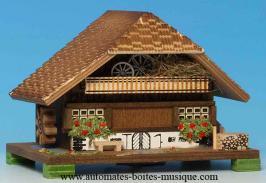 Chalets musicaux miniatures : chalets suisses Chalet musical miniature suisse : chalet grenier &agrave; foin