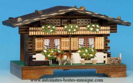 Chalets musicaux miniatures : chalets suisses Chalet musical miniature suisse : chalet musical avec des vaches