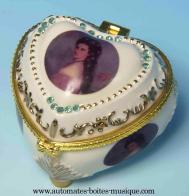 Bo&icirc;tes &agrave; drag&eacute;es musicales en porcelaine Bo&icirc;te &agrave; drag&eacute;es musicale en porcelaine : bo&icirc;te &agrave; drag&eacute;es Sissi