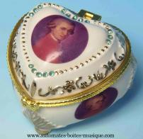 Bo&icirc;tes &agrave; drag&eacute;es musicales en porcelaine Bo&icirc;te &agrave; drag&eacute;es musicale en porcelaine : bo&icirc;te &agrave; drag&eacute;es Mozart