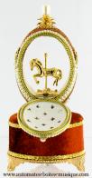 Oeufs musicaux en v&eacute;ritable coquille d oeuf de style faberg&eacute; Oeuf musical en v&eacute;ritable coquille d'oeuf de style Faberg&eacute; : oeuf ambre avec cheval