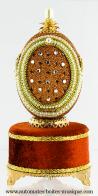 Oeufs musicaux en v&eacute;ritable coquille d oeuf de style faberg&eacute; Oeuf musical en v&eacute;ritable coquille d'oeuf de style Faberg&eacute; : oeuf ambre avec cheval