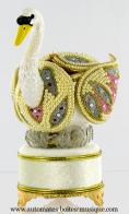 Oeufs musicaux en v&eacute;ritable coquille d oeuf de style faberg&eacute; Oeuf musical en v&eacute;ritable coquille d'oeuf de style Faberg&eacute; : oeuf musical cygne