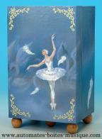 Armoires musicales &agrave; bijoux pour enfants Armoire musicale &agrave; bijoux sans ballerine : armoire musicale avec trois tiroirs