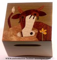 Bo&icirc;tes &agrave; musique traditionnelles fabriqu&eacute;es en France Bo&icirc;te &agrave; musique avec marqueterie traditionnelle : marqueterie vache