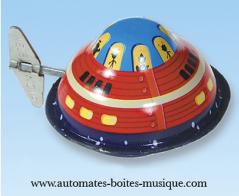 Jouets m&eacute;caniques en m&eacute;tal, t&ocirc;le et fer blanc Jouet m&eacute;canique en m&eacute;tal, t&ocirc;le et fer blanc : jouet m&eacute;canique soucoupe