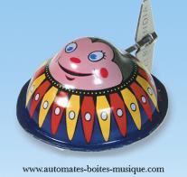 Jouets m&eacute;caniques en m&eacute;tal, t&ocirc;le et fer blanc Jouet m&eacute;canique en m&eacute;tal, t&ocirc;le et fer blanc : jouet m&eacute;canique coccinelle