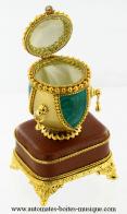 Oeufs musicaux en v&eacute;ritable coquille d'oeuf de style Faberg&eacute; Oeuf musical : oeuf musical en v&eacute;ritable coquille d'oeuf de style Faberg&eacute;