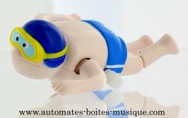 Automates humains nageurs Automate humain nageur : automate nageur avec bonnet de bain bleu