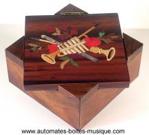 Bo&icirc;tes &agrave; musique traditionnelles fabriqu&eacute;es en France Bo&icirc;te &agrave; musique traditionnelle en bois massif avec m&eacute;canisme musical de 18 lames