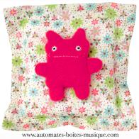 Doudous musicaux avec m&eacute;canismes musicaux &agrave; ficelle (animaux sur coussin musicaux) Doudou musical Trousselier avec m&eacute;canisme musical &agrave; ficelle : doudou musical en forme de coussin