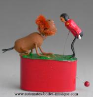 Automates de magie, automates truqu&eacute;s miniaturis&eacute;s Automate de magie, automate truqu&eacute; :" Le dresseur de lion"