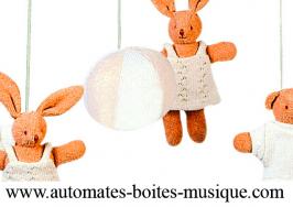 Mobiles musicaux anim&eacute;s avec animaux Mobile musical anim&eacute; Trousselier avec animaux : mobile musical anim&eacute; avec ours et lapins.