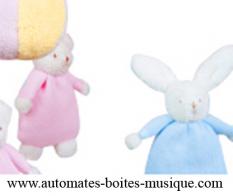 Mobiles musicaux anim&eacute;s avec animaux Mobile musical anim&eacute; Trousselier avec animaux : mobile musical anim&eacute; avec lapins, ours et balle.