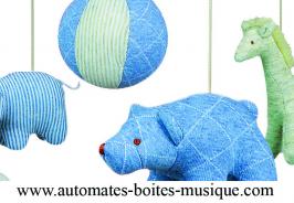 Mobiles musicaux anim&eacute;s avec animaux Mobile musical anim&eacute; Trousselier avec animaux : mobile musical anim&eacute; avec animaux sauvages.