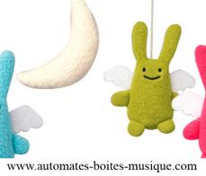 Mobiles musicaux anim&eacute;s avec anges Mobile musical anim&eacute; Trousselier avec anges : mobile musical anim&eacute; avec des lapins anges.