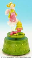 Bo&icirc;tes &agrave; musique avec personnages Bo&icirc;te &agrave; musique anim&eacute;e avec personnage tournant : bo&icirc;te &agrave; musique avec princesse et grenouille