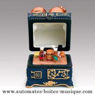 Ours automates musicaux Ours automates musicaux : ours automates dans une cuisini&egrave;re en porcelaine