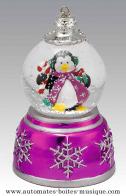 Boules &agrave; neige musicales pour sapins de No&euml;l Boule &agrave; neige musicale pour sapin de No&euml;l Mr Christmas : boule &agrave; neige avec pingouin