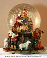 Boules &agrave; neige musicales de No&euml;l Boule &agrave; neige musicale de No&euml;l : boule &agrave; neige musicale avec nativit&eacute; et rois mages