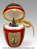 Oeufs musicaux en porcelaine de style faberg&eacute; Oeuf musical en porcelaine de style Faberg&eacute; : oeuf musical anim&eacute; avec train