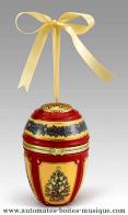 Oeufs musicaux en porcelaine de style faberg&eacute; Oeuf musical en porcelaine de style Faberg&eacute; : oeuf musical anim&eacute; avec train