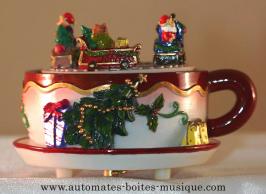 Bo&icirc;tes &agrave; musique anim&eacute;es de No&euml;l avec personnages de No&euml;l Bo&icirc;te &agrave; musique anim&eacute;e de No&euml;l : bo&icirc;te &agrave; musique tasse avec train du P&egrave;re No&euml;l