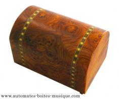 Musical jewelry boxes made in wood and manufactured in Italy (18 and 30 notes) .