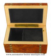 Musical jewelry boxes made in wood and manufactured in Italy (18 and 30 notes) .