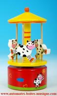 Carrousels musicaux miniatures en bois Carrousel musical miniature en bois : carrousel musical miniature avec vaches