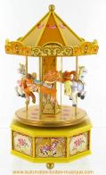 Carrousels musicaux miniatures en bois de qualit&eacute; sup&eacute;rieure Carrousel musical miniature en bois de qualit&eacute; sup&eacute;rieure : carrousel musical miniature jaune