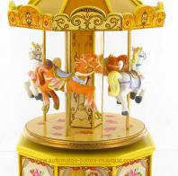 Carrousels musicaux miniatures en bois de qualit&eacute; sup&eacute;rieure Carrousel musical miniature en bois de qualit&eacute; sup&eacute;rieure : carrousel musical miniature jaune