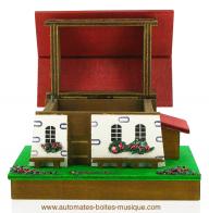 Chalets musicaux miniatures : chalets suisses Chalet musical miniature suisse : &eacute;glise de village miniature avec toit ouvrant