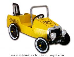 Voitures m&eacute;caniques modernes &agrave; p&eacute;dales Voiture m&eacute;canique moderne &agrave; p&eacute;dales : voiture &agrave; p&eacute;dales jaune avec grue