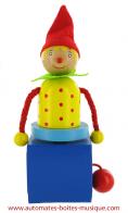 Jouets en bois avec articulation par pression 2 Jouet en bois articul&eacute; : jouet en bois avec mouvement par tirage d'une ficelle