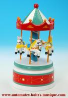 Carrousels musicaux miniatures en bois Carrousel musical miniature en bois : carrousel musical miniature blanc et rouge de petite taille