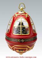 Oeufs musicaux en porcelaine de style faberg&eacute; Oeuf musical anim&eacute; de style Faberg&eacute; : oeuf musical en porcelaine avec sapin de No&euml;l