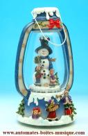 Bo&icirc;tes &agrave; musique anim&eacute;es de No&euml;l Bo&icirc;te &agrave; musique anim&eacute;e de No&euml;l : lanterne musicale anim&eacute;e avec bonhomme de neige