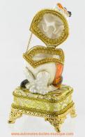 Oeufs musicaux en v&eacute;ritable coquille d'oeuf de style Faberg&eacute; Oeuf musical de style Faberg&eacute; en v&eacute;ritable coquille d'oeuf : oeuf musical en forme de chat