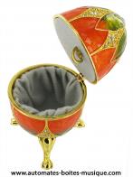 Oeufs musicaux en m&eacute;tal de style faberg&eacute; Oeuf musical de type Faberg&eacute; : oeuf musical en m&eacute;tal orange et vert avec dorures et strass